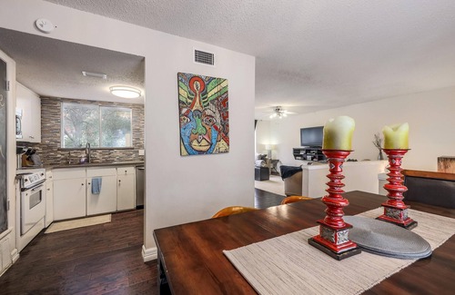 Zilker House | 5 bedrooms. 2 Blocks to Barton Springs Pool, Zilker Park, Music, Food Trailers