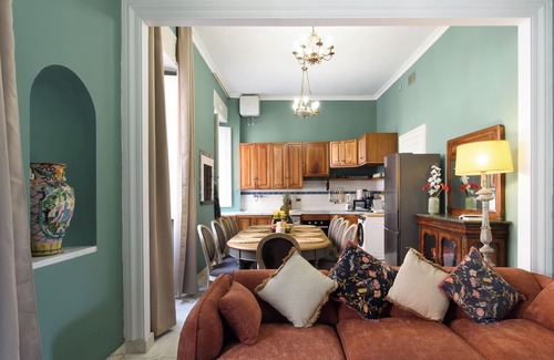 Monti Apartment | [5 Bedrooms, 3 bathrooms] Historic residence in Coliseum