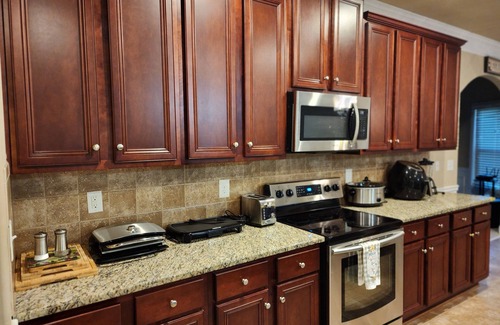 Auburn House | 5 bedrooms/4 baths/sleeps 14 (8.7 miles from Jordan-Hare Stadium).