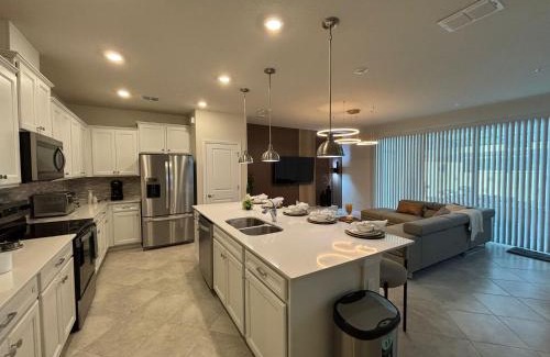 Clermont House | 5 Bedrooms 45 Baths Windsor Cay 16146Cc
