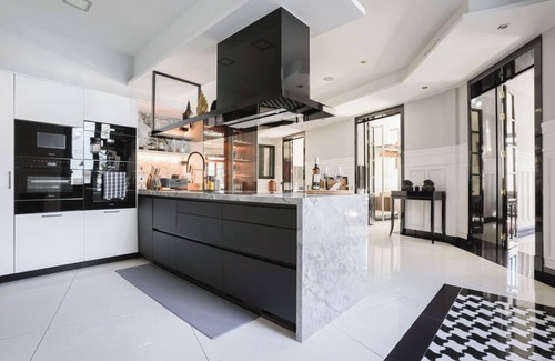 Justicia Apartment | 5 bedrooms 5 bathrooms furnished - Center - spacious with terrace