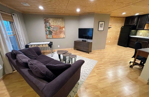 Belvedere Park House | 5 BR/3 BA for MidTerm or Long Term! InLaw Suite! Privacy fence! Jet Tub! Garage!
