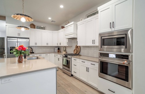 Washington Villa | 5 BR 5 BA Near Zion Brand NEW pool, hot tub, and pickleball court!
