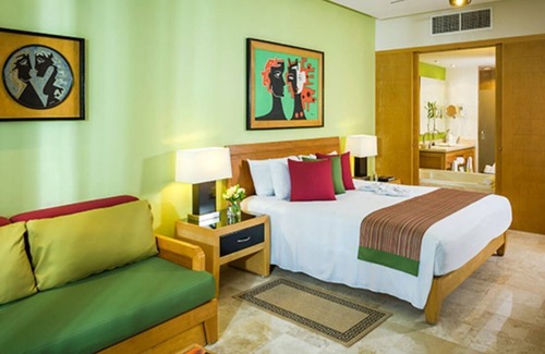 Villa Juarez Hotel | 5 DIMON HOTEL: Occupancy: 6 adults, 2 kids under 12 years old, One Jacuzzi Tub