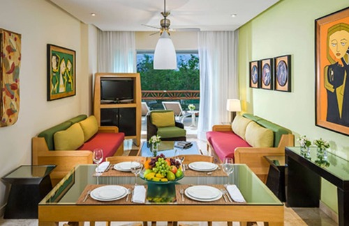 Villa Juarez Hotel | 5 DIMON HOTEL: Occupancy: 6 adults, 2 kids under 12 years old, One Jacuzzi Tub