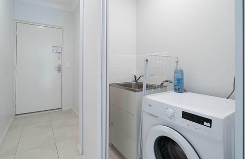 Cloverdale Apartment | 5 First Rate on Fisher 2BR 2BA parking