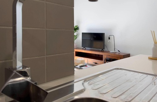 Cloverdale Apartment | 5 First Rate on Fisher 2BR 2BA parking