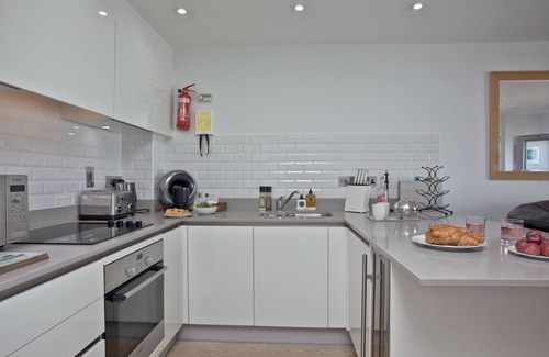 Newquay Apartment | 5 Fistral Beach, Newquay - an apartment that sleeps 4 guests in 2 bedrooms