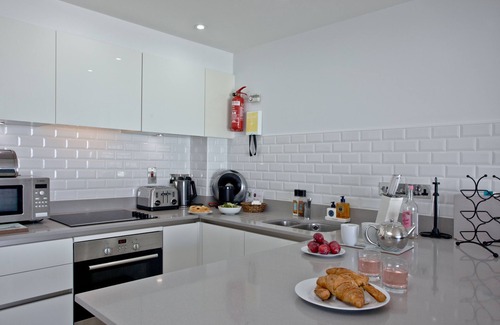Newquay Apartment | 5 Fistral Beach, Newquay - an apartment that sleeps 4 guests in 2 bedrooms