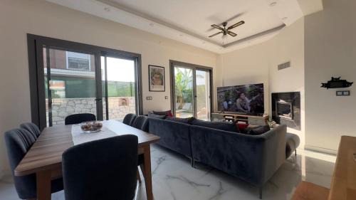 Cesme Villa | 5 km to Alacati, Luxury Villa with Garden and Pool