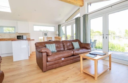 Dobwalls Cottage | 5 MEADOW RETREAT, pet friendly, luxury holiday cottage in Dobwalls