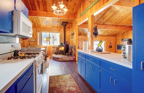 Sugarloaf Cottage | 5 Mi to Big Bear Lake: Pet-friendly Gem Near Hikes