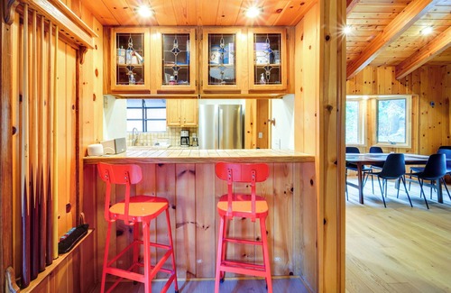 Truckee Cabin | 5 Mi to Donner Lake: Cabin w/Deck + Pool Access!