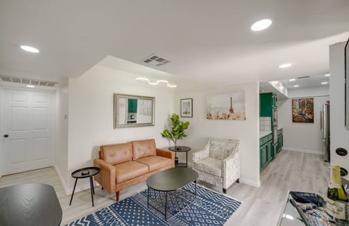 Bakersfield Apartment | ~ 5 Mi to Downtown: Chic Bakersfield Apartment!