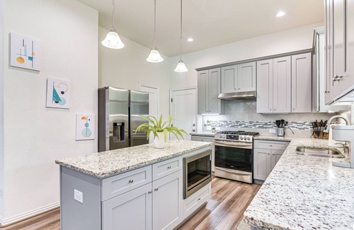 OST - South Union House | 5 Mi to Downtown - Chic Home w/Patio in Houston!