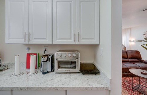 Bakersfield Apartment | ~ 5 Mi to Downtown: Cozy Bakersfield Studio Rental