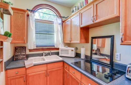 Franklin House | 5 Mi to Dtwn Serene Couples Retreat in Franklin!