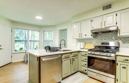 Lithonia Cottage | 5 Mi to Stone Mountain: Lakefront Family Home