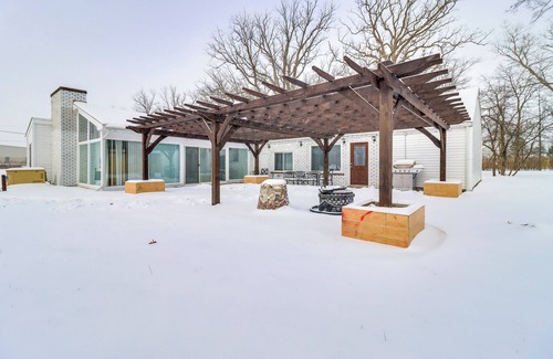 Pittsfield House | 5 Mi to U of M: Spacious Retreat w/Patio & Yard