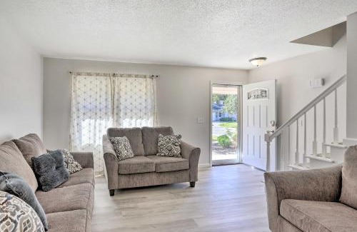 Bedford Apartment | 5 Mi to UT Quiet Toledo Duplex Near Parks!