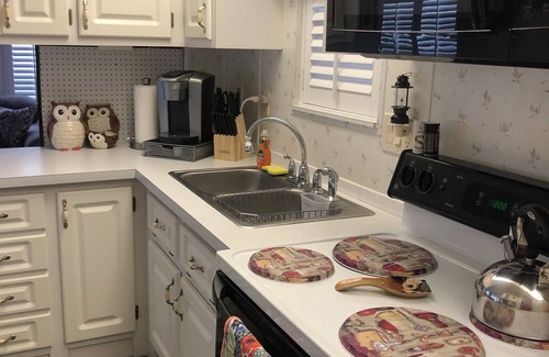 Kissimmee Cottage | 5 miles from Disney & Universal!