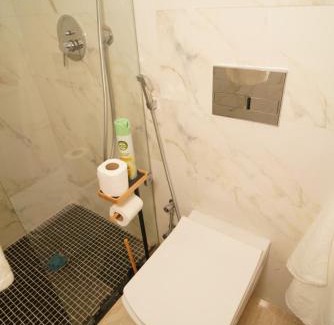 Quartier Des Mimosas Apartment | 5 min drive from Train Station with Parking, Air Conditioning & IPTV -Ideal for CAN 2025