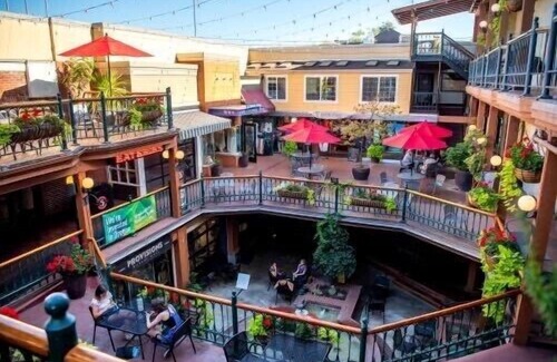 South Hills Apartment | 5 min Drive to Campus - Black Door Studio -