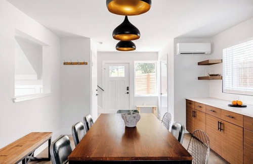 Blackshear-Prospect Hill House | 5 Min from Moody - The Eastside Gem