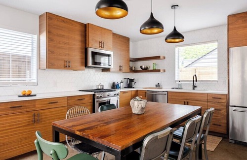 Blackshear-Prospect Hill House | 5 Min from Moody - The Eastside Gem