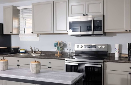 Burlington House | 5 Min to Elon | In Unit Washer + Dryer | Fast Wi-Fi