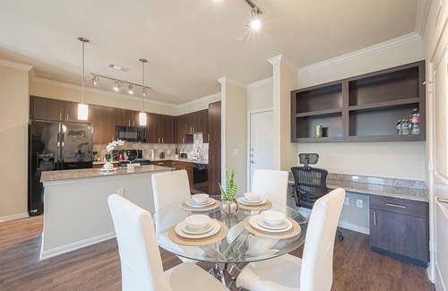 Willow Meadows/Willowbend Area Apartment | 5 Min to Galleria, Med Center & NRG Apt With Great Amenities & Near Everything!
