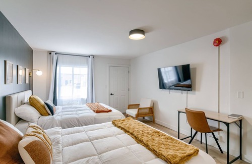 Lincoln Hotel | 5 min. to Lincoln's top attractions. 2 Queens, WiFi, pickleball, & outdoor space