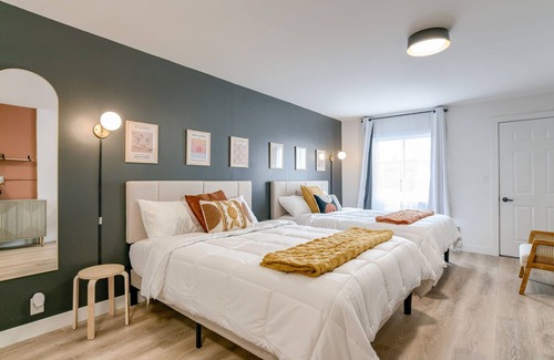 Lincoln Hotel | 5 min. to Lincoln's top attractions. 2 Queens, WiFi, pickleball, & outdoor space