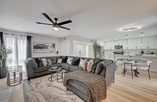 Las Vegas House | 5 min to The Strip Hot Tub Sleeps 7 Game Room & more