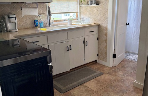Noank Cottage | 5 min walk to beach! 3-bed cottage