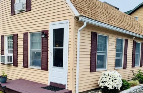 Noank Cottage | 5 min walk to beach! 3-bed cottage