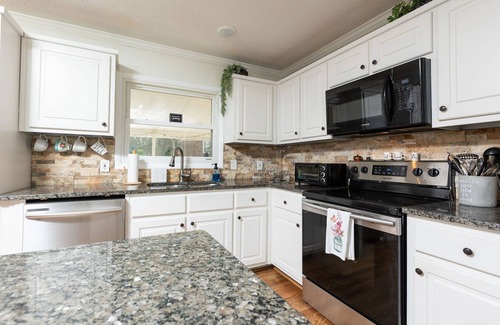 Columbus House | 5 min Walk to Cooper Creek. Cozy Outdoor Space! 15-20 minutes to Ft Benning.
