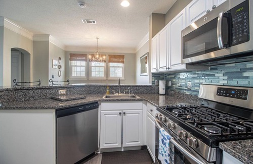 Biloxi Villa | 5 min walk to the beach! In this 945 sq feet 1bed, 1bed Condo!nn