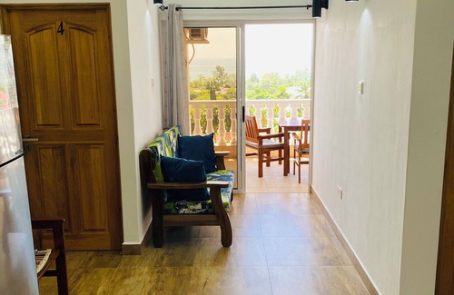 Beau Vallon Cabin | 5 mins to beach, restaurants & shops! Cozy Ocean-View Lodges w/onsite car rental