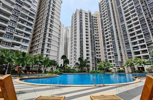 Central District Condo | 5 mins to CIQ and the city center, next to the beach and shopping center