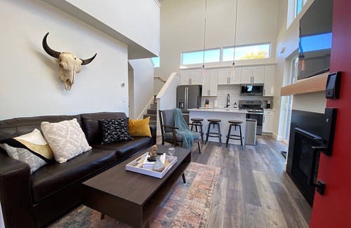 Whitefish House | 5 Mins to City Beach & DT WF, 35 Mins. to Glacier Park, Clubhouse Pool + Hot Tub