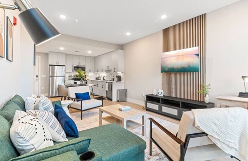 Northern Liberties Apartment | 5 mins to Convention Center|Sleeps 4|Rooftop|W/D!