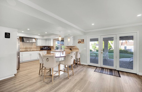 Rancho Oakey House | 5 Mins to Strip Vegas Villa Pool Yard Gather Fun!