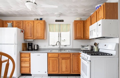 South Kingstown House | 5 Minute drive to beautiful Narragansett Beach, walk to Narrow River