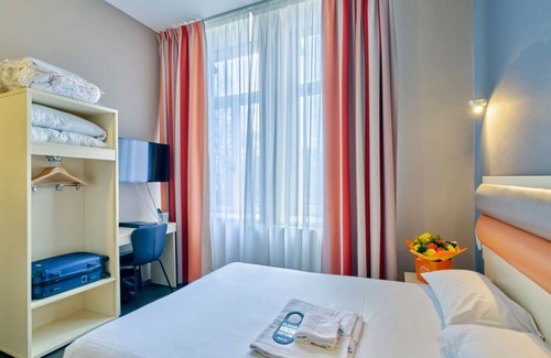 Contades Hotel | 5 Minutes by Foot Away From The National University Library! Pets Are Welcome!