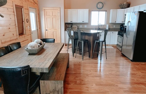 Deadwood Cabin | *5 Minutes From Deadwood, * Sweeping Views, * Outstanding Locale