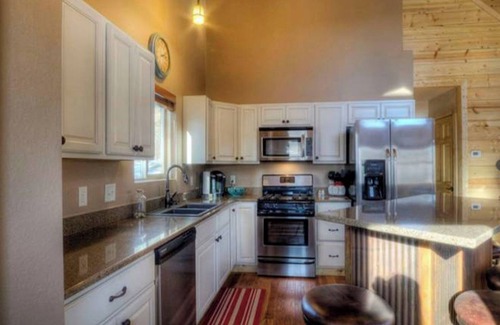 Deadwood Cabin | *5 Minutes From Deadwood, * Sweeping Views, * Outstanding Locale