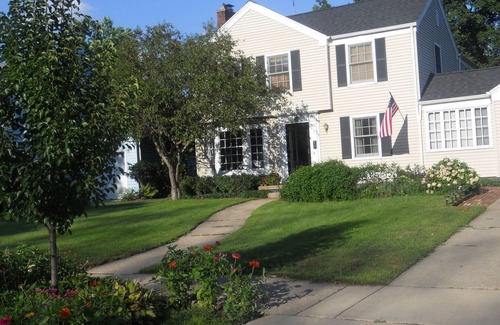 South Bend House | 5 minutes from Notre Dame - Spacious 4 Bedroom Home