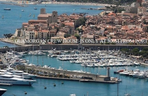 Antibes Old Town House | 5 minutes from Port Vauban. Glamorgan Crew House in the Heart of Antibes
