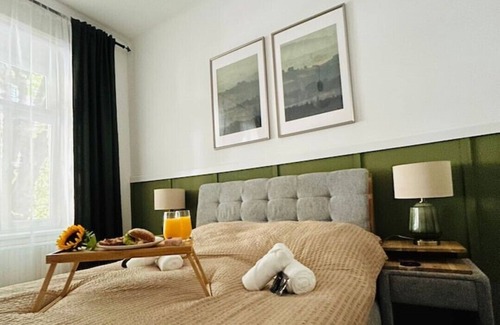 Meidling Apartment | 5 minutes Schönbrunn Gloriette, directly to the city center